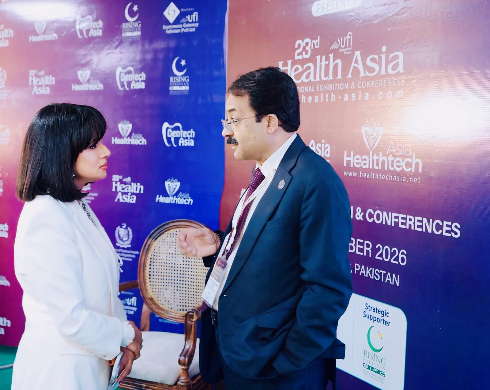 Tanha Tabassum in conversation with a delegate on the conference floor